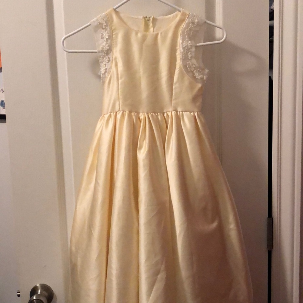 Girls yellow dress, size: 4. Good condition